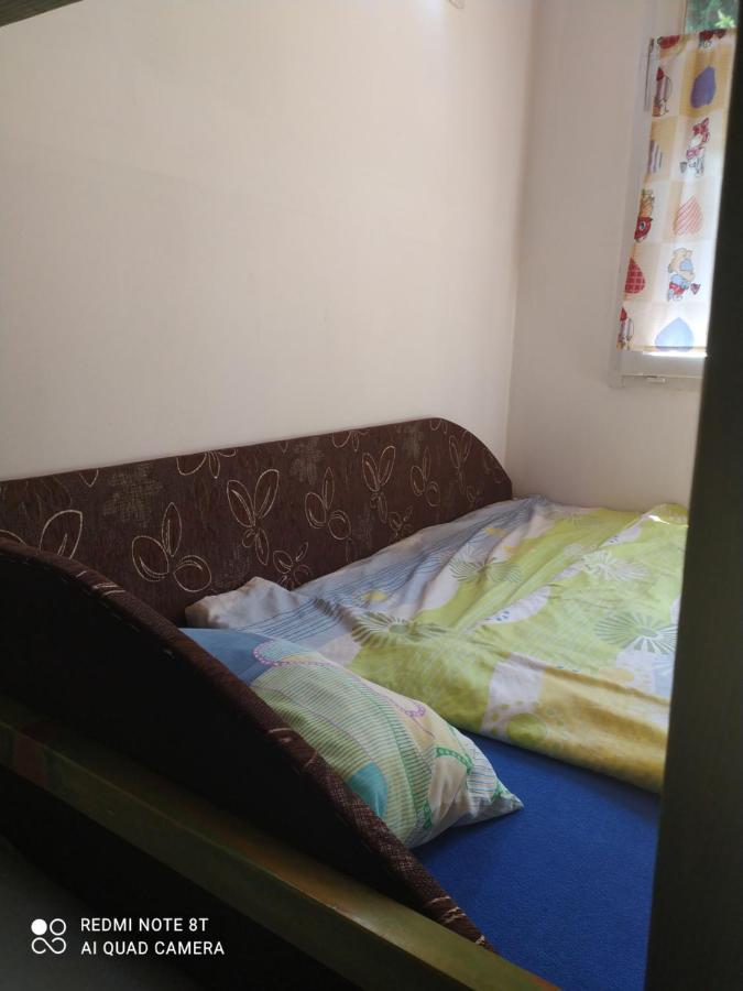 Kemping - Kantin Hotel Bazakerettye Luaran gambar