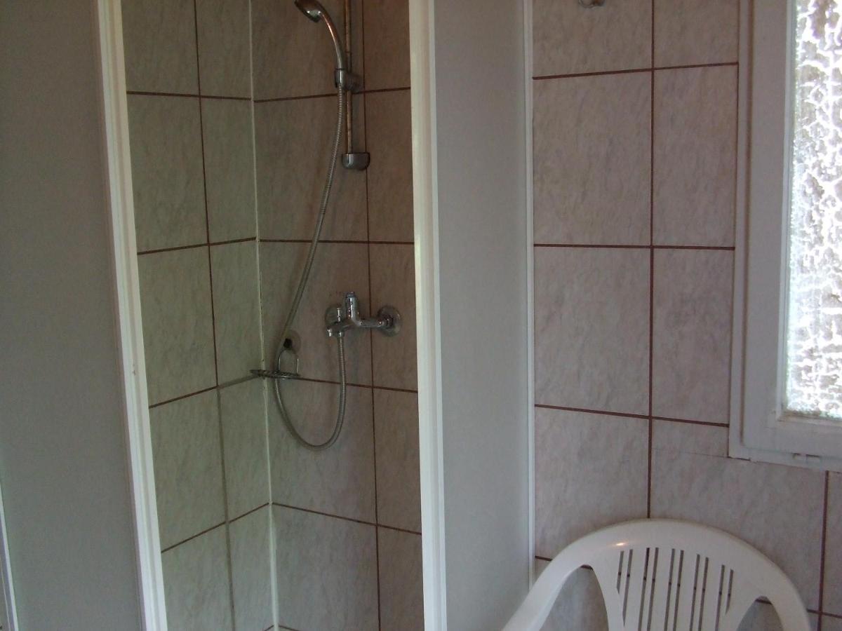Kemping - Kantin Hotel Bazakerettye Luaran gambar